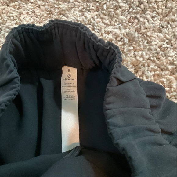 Lululemon Women’s Noir Crop Black Pants Sz 8 Flowy Wide Leg - Picture 4 of 10